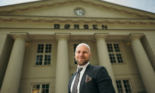 Trym Smedsrud utenfor Oslo Børs