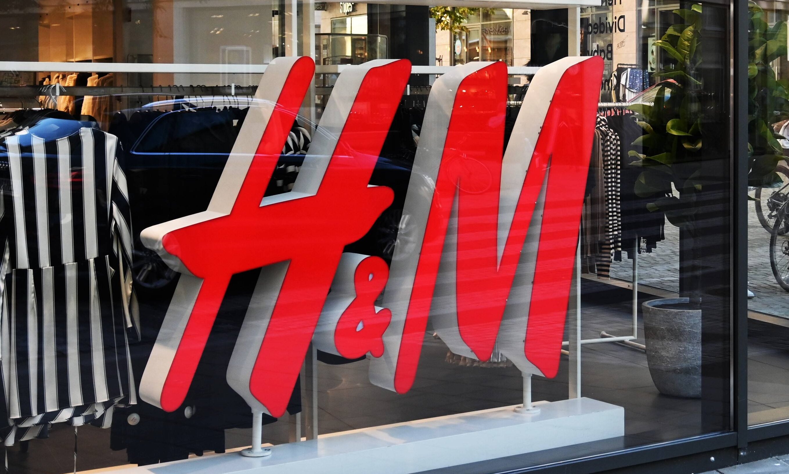 hennes & mauritz