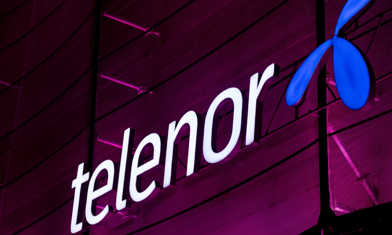 Oslo 20231024. Telenor logo på utsiden av Telenor Arena på Fornebu.Foto: Frederik Ringnes / NTB
