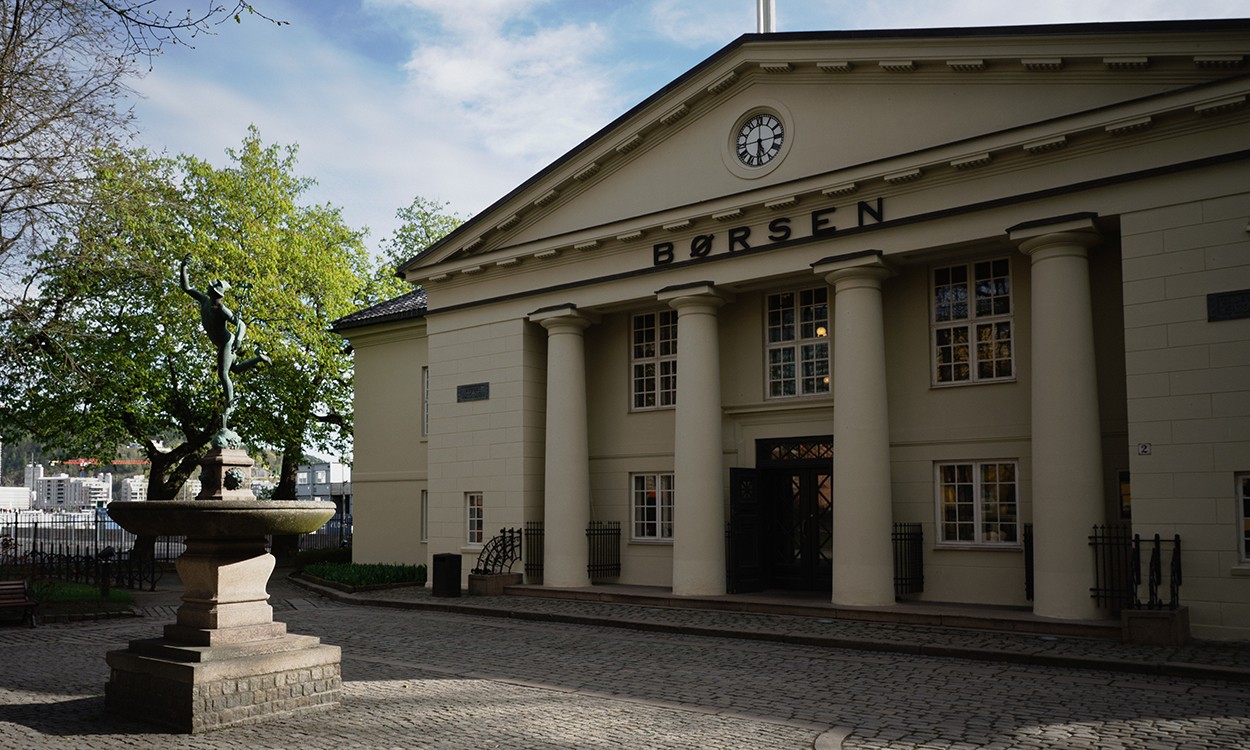 Når børsene faller, kan det være fristende å selge fondene eller endre spareplanen.