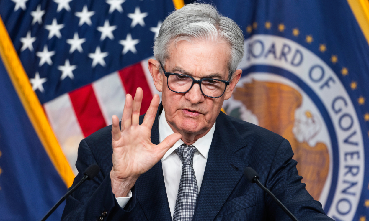 epa10953250 US Federal Reserve Board Chairman Jerome Powell delivers remarks after the Fed refrained from raising interest rates following its two-day conference at the Federal Reserve in Washington, DC, USA, 01 November 2023. It is the second consecutive time the Fed has left interest rates unchanged as it tries to tamp down high inflation.  EPA/JIM LO SCALZO