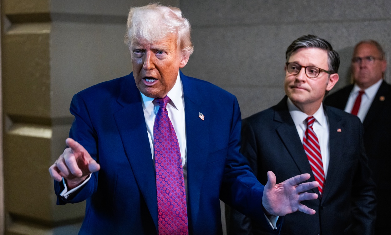 epa12119942 US President Donald Trump (L), alongside Republican Speaker of the House Mike Johnson (R), speaks to the media after his meeting with House Republicans about his so-called 'big beautiful bill' in Washington, DC, USA, 20 May 2025. Trump is hoping to unify Republican lawmakers to get behind the bill, which would extend his tax cuts from 2017.  EPA/JIM LO SCALZO