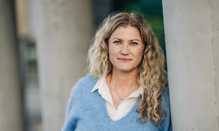 Banksjef Marit Kaupang Klewe i DNB ser derfor behov for å minne om at statusen som voksen og myndig ikke bare betyr at du kan gjør som du vil.