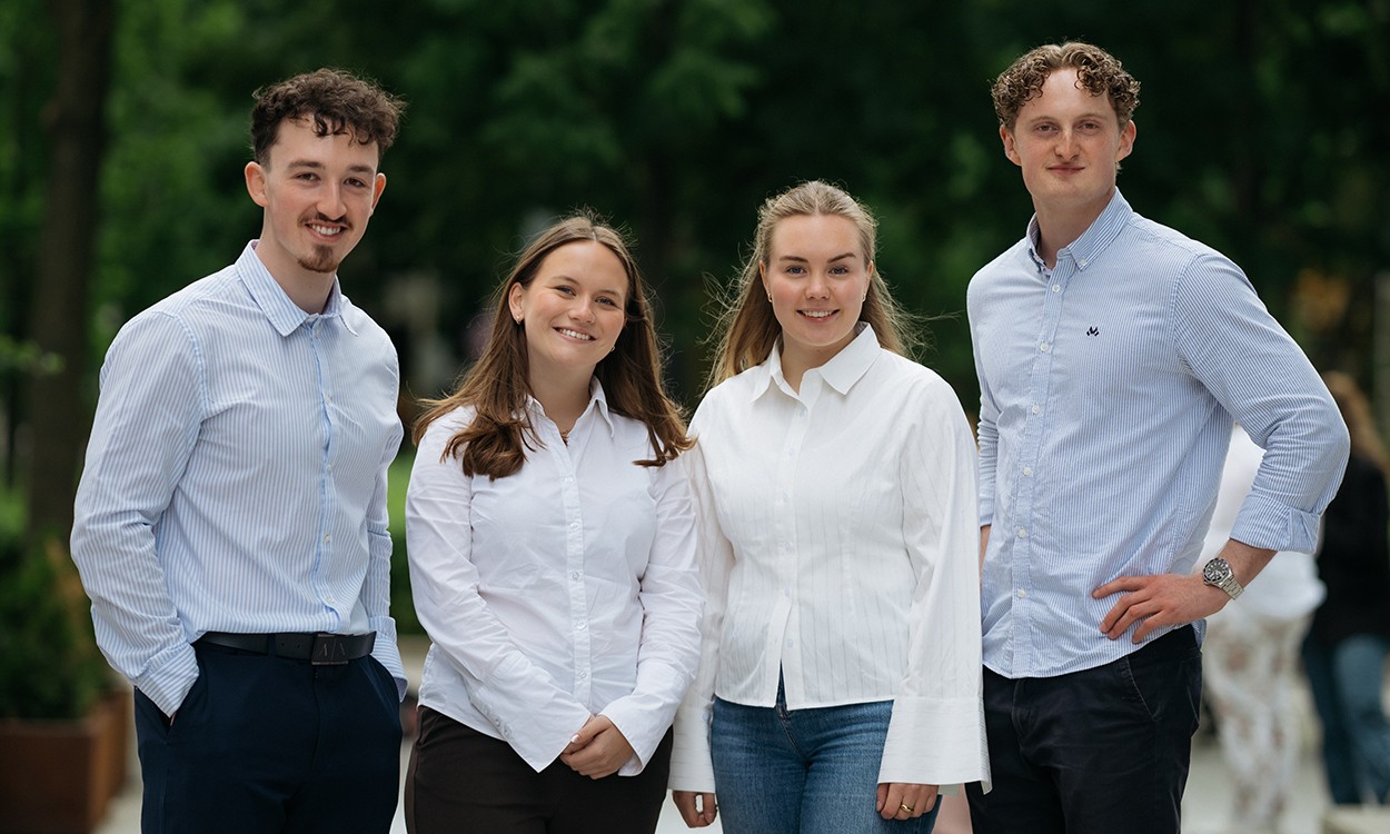 100 studenter setter spor etter seg