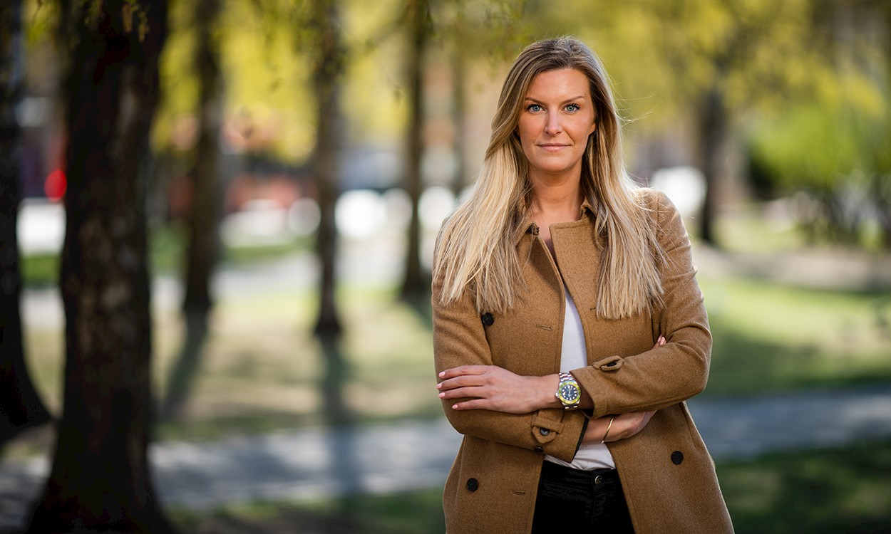 bilde av marthe hellebust utendørs