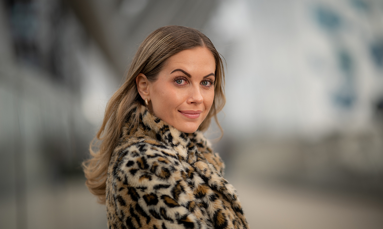 Madelen Dørmænen, portrett, ute. 