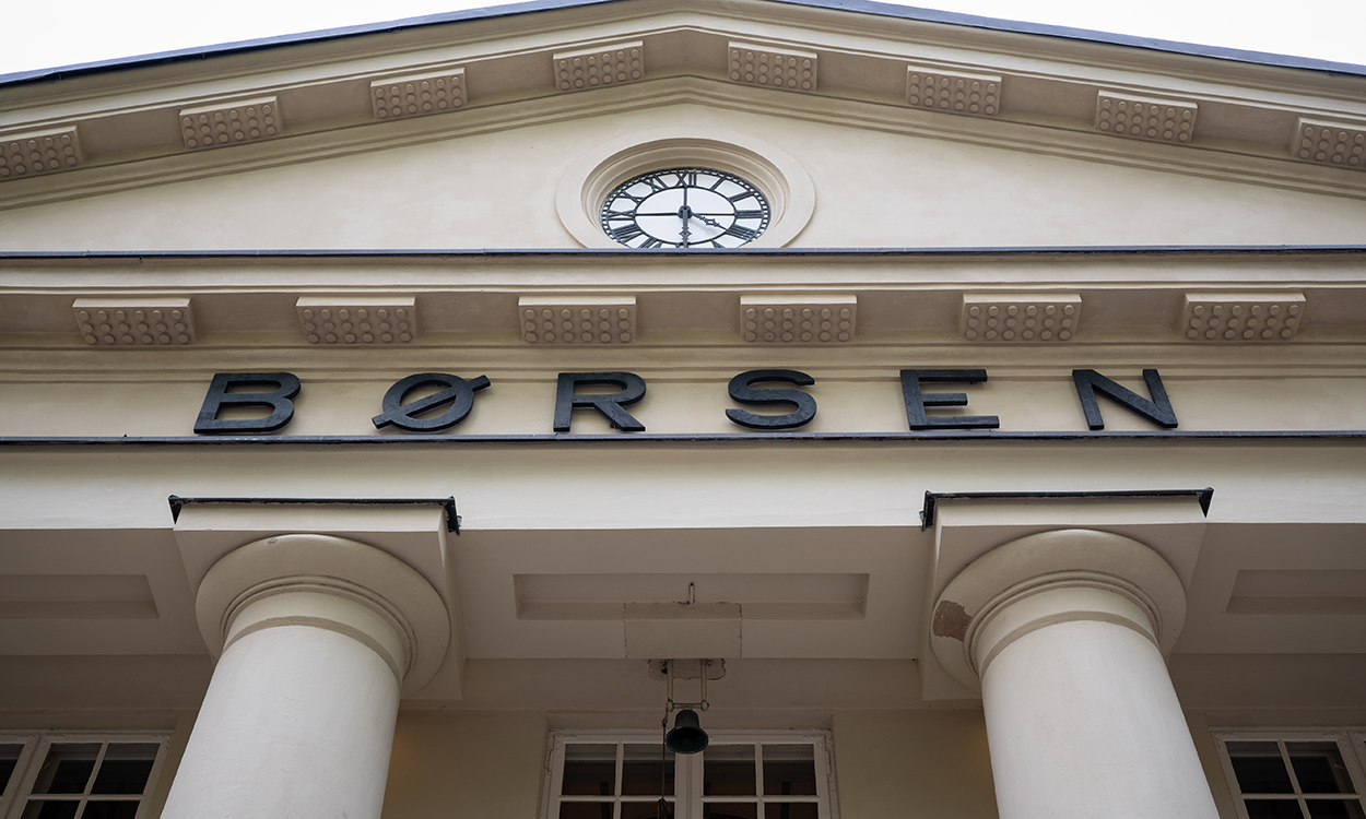 Oslo Børs ligger i Tollbugaten 2 og er oppført i årene 1827-1829.
