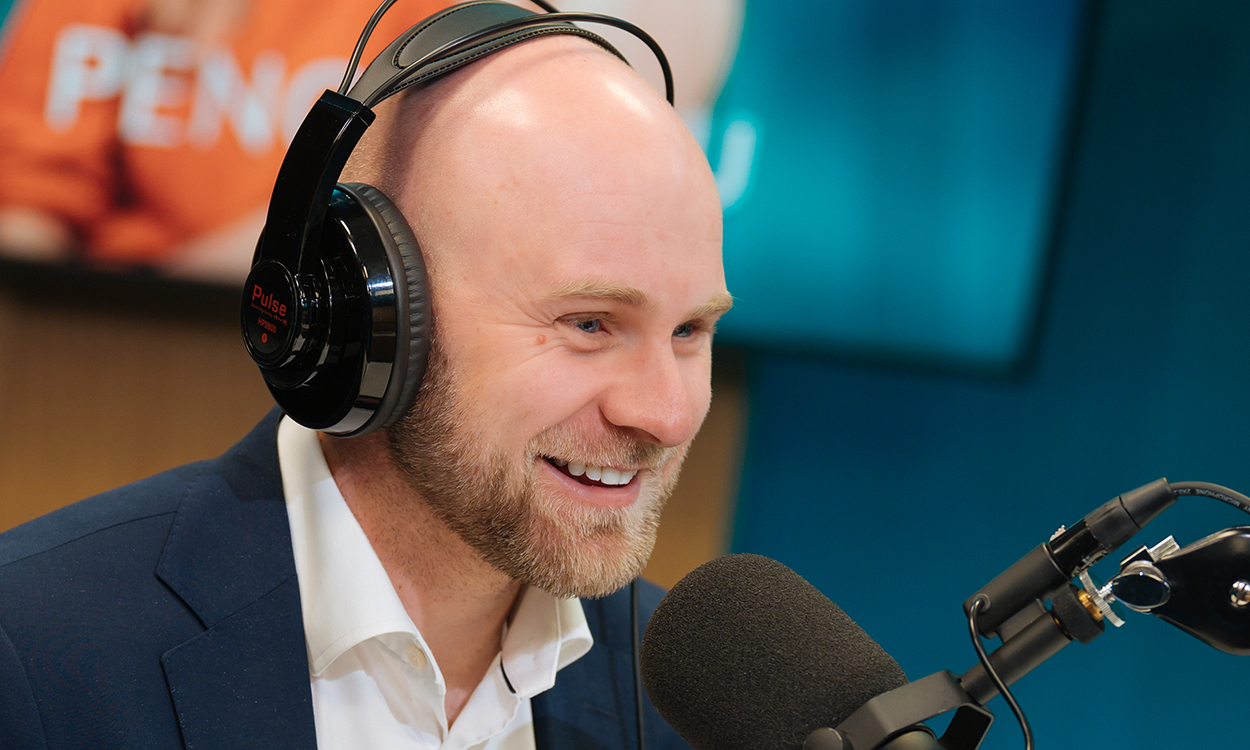 Trym Gjerstad Smedsrud spiller inn Pengetabu med Silje Sandmæl og Agnete Bråtun. 