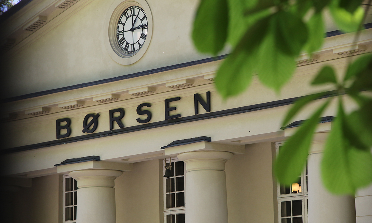 Oslo  20180515.Oslo BÃ¸rs med grÃ¸nne trÃ¦r i forgrunnen.Foto: Erik Johansen / NTB