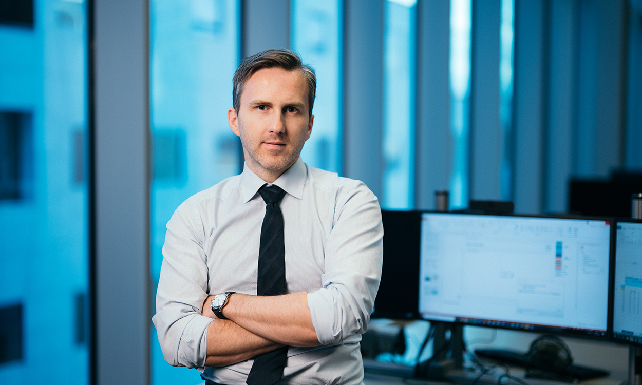 Kredittstrateg Ole André Kjennerud jobber i meglerhallen, Bjørvika. 