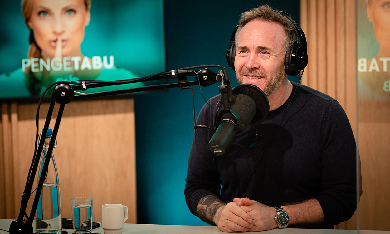 Michael Andreassen er i studio med Silje Sandmæl.