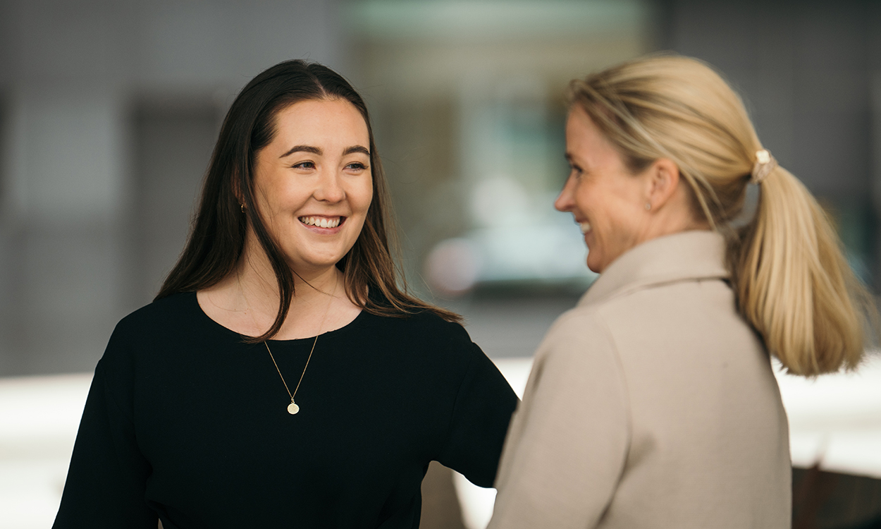 Laura Natumi McTavish og Benedicte Kilander Bakke pratet in fondssparing.