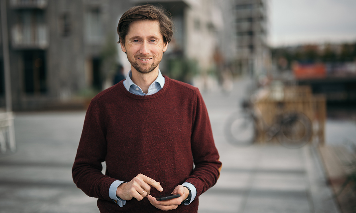 Rasmus A. Figenschou er på kaien i Bjørvika.