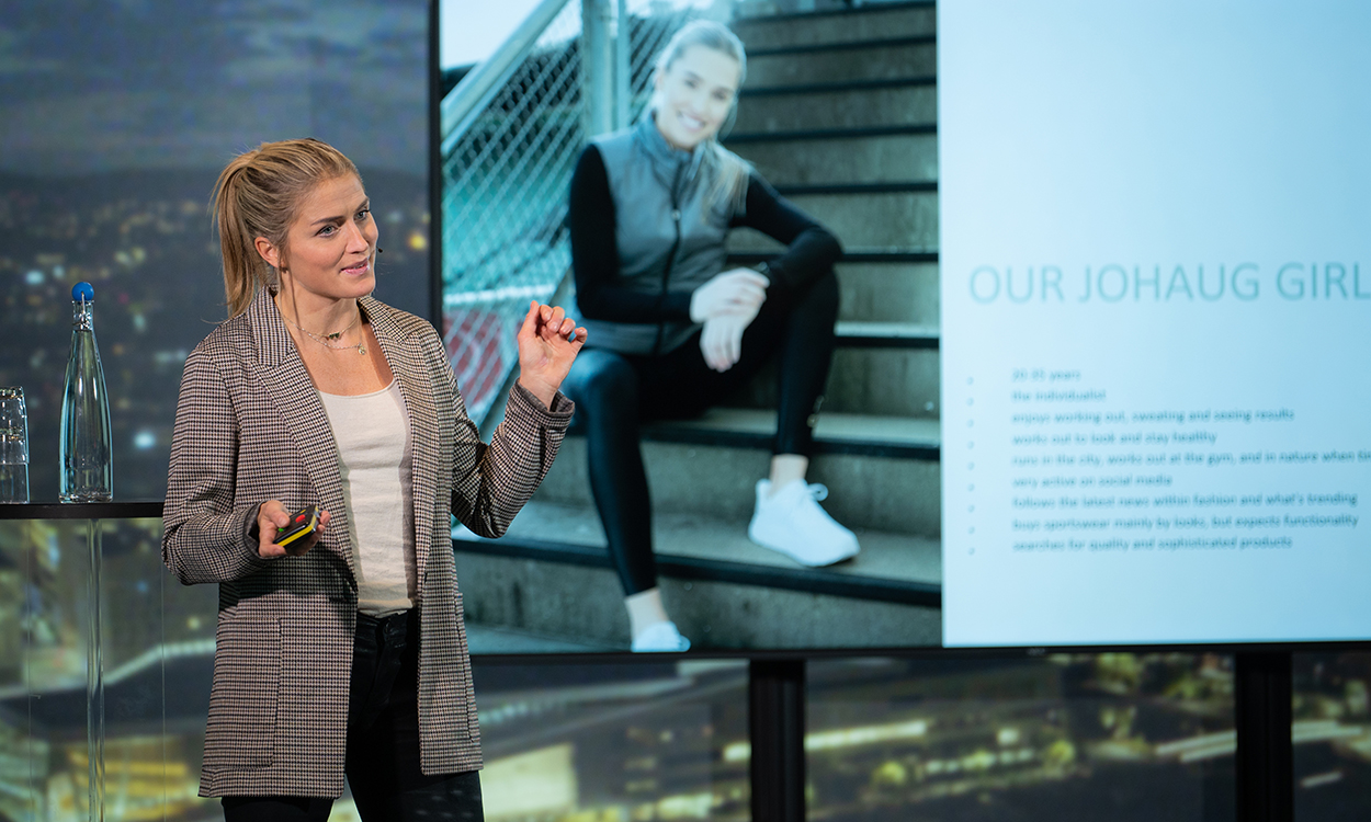 Therese Johaug er på scenen under DNBNXT i Oslo. 
