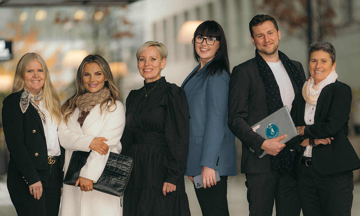Oppstartslosene står utenfor DNBs hovedkontor.
