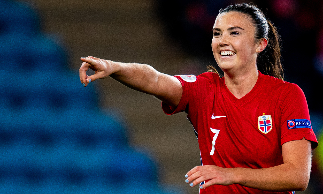 211026 Ingrid Syrstad Engen of Norway celebrates after scoring 4-0 during the FIFA Women's World Cup Qualifier football match between Norway and Belgium on October 26, 2021 in Oslo. Photo: Vegard Wivestad Grøtt / BILDBYRÅN / kod VG / VG0190