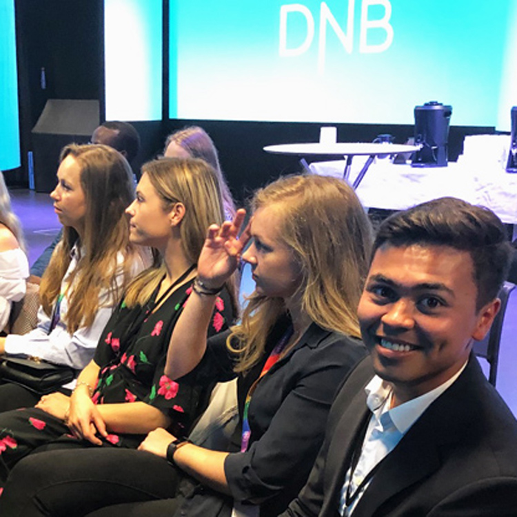 bilder av graduates i dnb