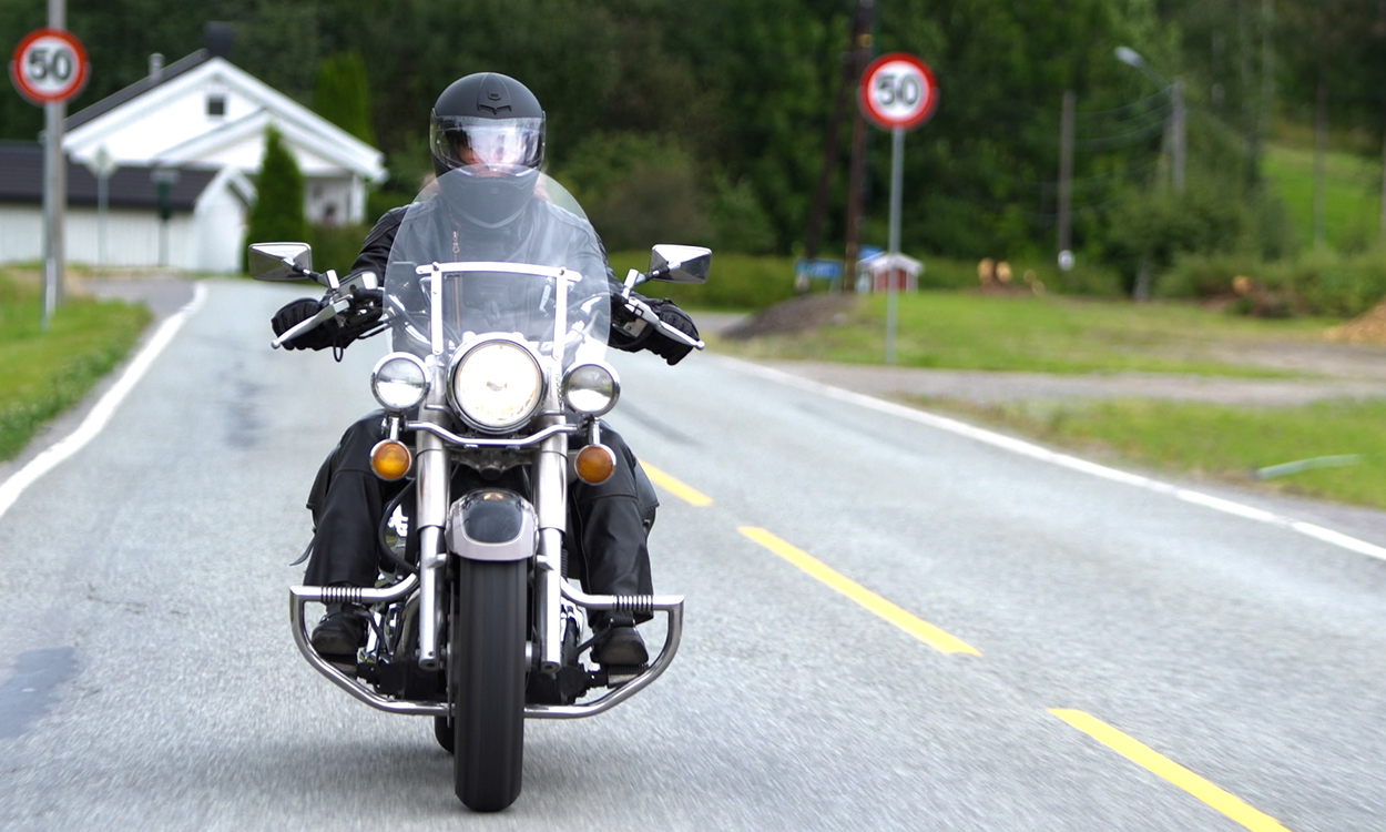 bilde av person som kjører motorsykkel